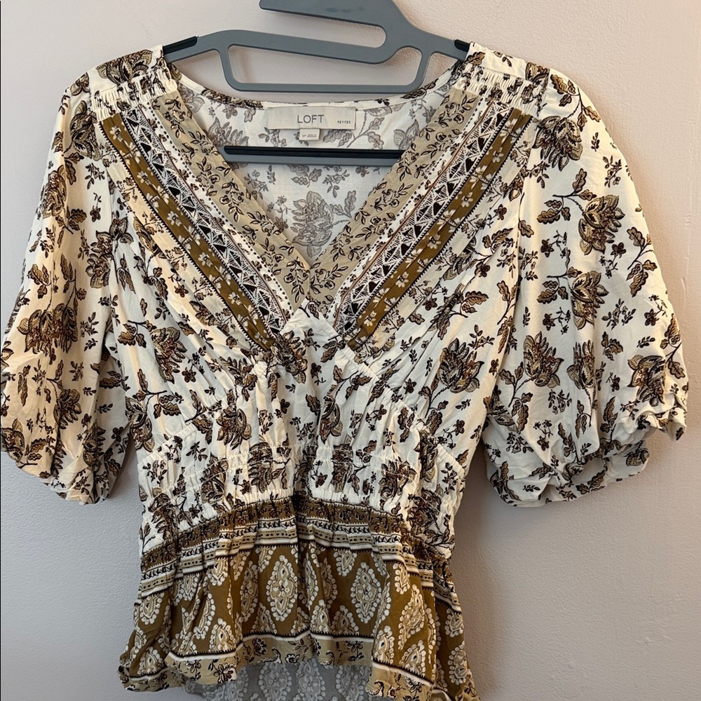 LOFT Women's Floral Peplum Blouse - Cream and Brown